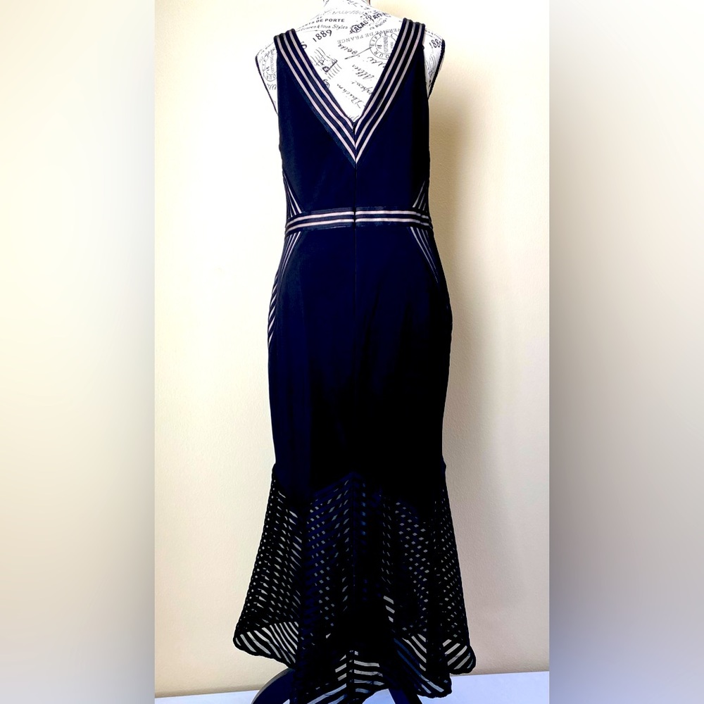 $300 Xscape Women'S Black Illusion Striped V-Neck Sleeveless Cocktail Dress 14